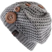 Chillouts Beanie "Nelly Hat" mit modernem Strickmuster und Zierknöpfen