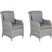 Beliani Gartensessel 2er Set Grau Rattan mit Armlehnen Kissen Modernes Design Außenbereich Terrasse Outdoor Balkon Ausstattung Sitzmöbel