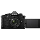 Nikon Z f + NIKKOR Z 40mm f/2 SE, 24,5 MP, 6048 x 4032 Pixel, CMOS, 4K Ultra HD, Touchscreen, Schwarz