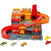 Mattel City Hot Ones Stop & Go Spielset mit 3 Die-Cast-Spielzeugautos im Maßstab 1:64 und Track-Schnellstecksystem, Fahrzeug- & Schienen-Set, 3 Jahr(e), Kunststoff, Mehrfarbig