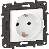 Legrand 863620 Niloe Step with Netatmo Schutzko-Steckdose, Farbe: Ultraweiß