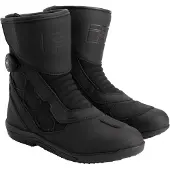 Richa Helion Atop Stiefel