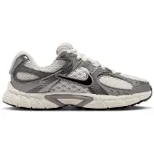Nike V5 RNR Junior Sneaker aus Textil, Synthetik und Gummi Grau Beige