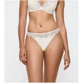 Triumph Slip "Comfort Glam String", Damen, Gr. 44, weiß (silk weiß), Spitze, Obermaterial: 80% Polyamid, 20% Polyester, körpernah, Unterhosen Slip, raffinierte Spitze