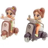 Askato Mädchen auf einem Mix-Roller –