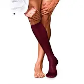 Falke Kniestrümpfe "No. 9 Pure Fil d'Écosse", Herren, Gr. 39-40, rot (barolo (8596)), Obermaterial: 93% Baumwolle CO. 7% Polyamid PA., glatt, Socken Kniestrümpfe