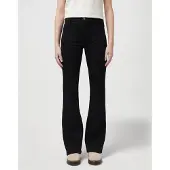 Wrangler "Flare" im Retro-Design mit ausgestelltem Bein
