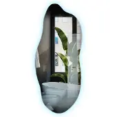 Drukarnia Piga LED Wandspiegel unregelmäßig 35 x 80 cm – Kaltweiß 6500K, asymmetrischer Spiegel mit LED-Beleuchtung