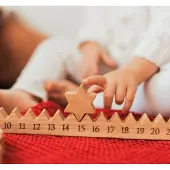 Merkloos Holz-Adventskalender mit Stern für ein kreatives Countdown bis Weihnachten