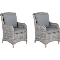 Beliani Gartensessel 2er Set Grau Rattan mit Armlehnen Kissen Modernes Design Außenbereich Terrasse Outdoor Balkon Ausstattung Sitzmöbel