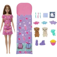 Mattel HXN01 - Barbie - Pyjama-Party Spielset: Puppe inkl. 2 Hunde und viele Zubehörteile