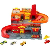 Mattel City Hot Ones Stop & Go Spielset mit 3 Die-Cast-Spielzeugautos im Maßstab 1:64 und Track-Schnellstecksystem, Fahrzeug- & Schienen-Set, 3 Jahr(e), Kunststoff, Mehrfarbig