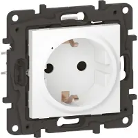 Legrand 863620 Niloe Step with Netatmo Schutzko-Steckdose, Farbe: Ultraweiß