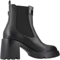 Noa Harmon Schwarze Schuhe im POSE Design