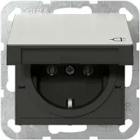Gira Steckdose Edelstahl mit Klappdeckel IP20 4454600