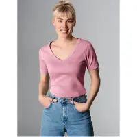 Trigema T-Shirt "V-Shirt aus Baumwolle/Elastan", Damen, Gr. XXL, lila (lilie), Feinstrick, 95% Baumwolle, 5% Elastan, Basic, lang, V-Ausschnitt, Shirts T-Shirt