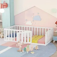 Merax Kinderbett 90x200cm Babybett mit Rausfallschutz und Tür, Kiefernholz Bodenbett Jugendbett Spielbett Einzelbett, Weiß