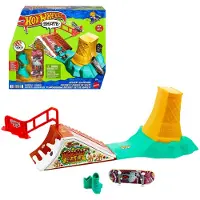 Hot Wheels Dessert-Skatepark mit 1 exklusiven Finger-Skateboard und 1 Paar abnehmbare Skateschuhe, Griffbrett, 5 Jahr(e), Kunststoff, Metall, Mehrfarbig