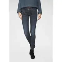 Herrlicher "Piper Slim Denim" mit Zierknöpfen an den Gesäßtaschen