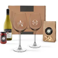 Yoursurprise Wein Geschenkset mit Weißwein, gravierten Gläsern & Snacks