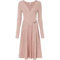 Bonprix Strickkleid aus Viskose und Polyamid, ausgestellte Passform, eleganter Stil