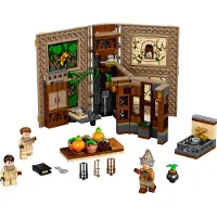 LEGO 76384 Harry Potter Hogwarts Moment: Kräuterkundeunterricht Set, Spielzeugkoffer mit Minifiguren, Sammlerstück