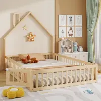 Merax Kinderbett Hausbett 140x190 cm mit Schornstein und Rundum-Sicherheitsgitter, Bodenbett mit Lattenrost, Holzbett, Doppelbett, Kiefer, Natur