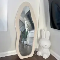 360Home Ganzkörperspiegel mit Polsterrahmen – Moderner, Freistehender Spiegel fürs Schlafzimmer, Wohnzimmer – Standspiegel 160 x 60 cm Beige 【MGJ2356-160BAI】