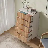 UnboxG 5-Schubladen Kommode mit goldenen Metallgriffen, moderner Aufbewahrungsschrank für Schlafzimmer, Wohnzimmer oder Büro, stilvoll und praktisch