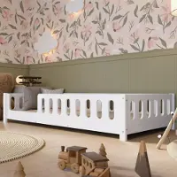Crazy Pine Kinderbett 140x200 cm – Weißes Montessori Bodenbett aus MDF – Kleinkindbett mit Abgerundeten Kanten, Einstieg links – Crazy Ethan
