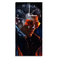 Wallario Design Wanduhr Ernster Typ mit Sonnenbrille aus Echtglas, Größe 30 x 60 cm