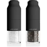 LARS NYSØM Salz und Pfeffermühlenset Edelstahl mit verstellbarem Mahlwerk I Flaschendesign Gewürzmühlen Set Manual (Onyx Black)