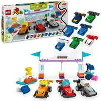LEGO DUPLO Ma ville Rennwagen und F1 Team Piloten, 10 Teile, 2+ Jahre, Bauset für Kleinkinder, Inklusive Kran und Podium
