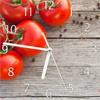 Wallario Design Wanduhr Tomaten und Gewürze auf altem Holztisch aus Echtglas, Größe 20 x 20 cm