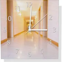 Wallario Design Wanduhr Strahlend sauberer Flur mit goldenem Licht und weißen Wänden aus Aluverbund, Größe 30 x 30 cm