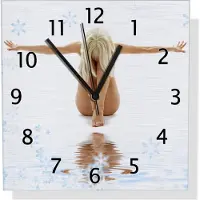Wallario Design Wanduhr Akt-Erotik im Winter - Nackte Frau mit Schneeflocken aus Aluverbund, Größe 30 x 30 cm