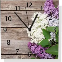 Wallario Design Wanduhr Fliederblüten auf Holz aus Echtglas, Größe 30 x 30 cm