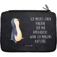 Mr. & Mrs. Panda Etui Pinguin marschieren - Kreidetafel - Geschenk, Schulmäppchen, Familie, Schlampermäppchen, Federmäppchen, Pinguine, Bleistiftetui, Aufstehen, Mäppchen