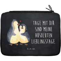 Mr. & Mrs. Panda Federmäppchen Pinguin umarmen - Kreidetafel - Geschenk, Hochzeitstag, Mäppchen, Etui, Liebe, Verlobung, Umarmung, Schuletui, Hochzeit, Federmappe