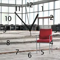 Wallario Design Wanduhr Stille und Leere - ein einsamer roter Stuhl in einer alten Halle aus Echtglas, Größe 30 x 30 cm