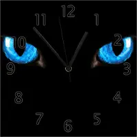 Wallario Design Wanduhr Blaue Katzenaugen bei Nacht aus Echtglas, Größe 30 x 30 cm