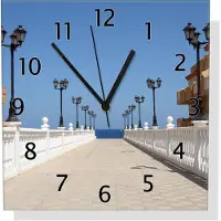 Wallario Design Wanduhr Promenade mit Blick aufs Meer aus Echtglas, Größe 30 x 30 cm