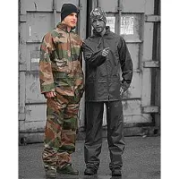 Sturm Bundeswehr und Freizeitshop Leichter Regenanzug tarn CCE Größe S mit integrierter Kapuze und kleinem Packmaß