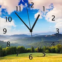 Wallario Design Wanduhr Berglandschaft im Gebirge unter blauem Himmel aus Echtglas, Größe 30 x 30 cm