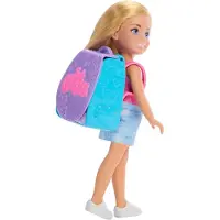 Mattel JBF46 - Barbie - Family & Friends - Club Chelsea - Puppe mit Backrucksack, 15 cm