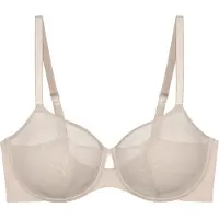 Triumph "Comfort Contour W01" verkleinert die Brust optisch um eine Cup-Größe