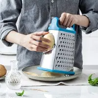 OEM 4-seitige Reibe aus Edelstahl zum groben und feinen Reiben – Obst, Gemüse, Käse – spülmaschinenfest – hellblau. Reiben