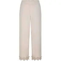 Goldner "Sommerhose mit floraler Spitze" Stickerei am Beinabschluß