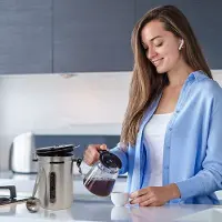 Unyqoos luftdichte Kaffeedose aus Edelstahl 1,8 L – silber, Sichtfenster, Messlöffel & Datumsfeld, ideal für Kaffee, Tee und Kakao