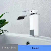 StarTech.com Badarmatur - Waschtischarmatur - Wasserfall Auslauf Eckig - Einhebelmischer - Einloch Montage Aufsatzbecken - Warm Und Kalt Wasserhahn - Niedrige Ausführung - Chrom